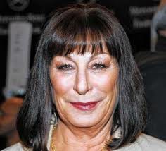 Morticia Addams (Anjelica Huston)